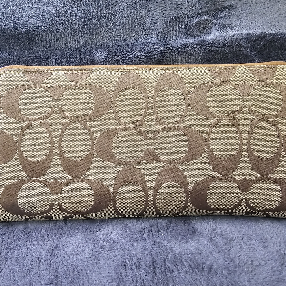 Coach Brown Signature Wallet - Picture 3 of 8